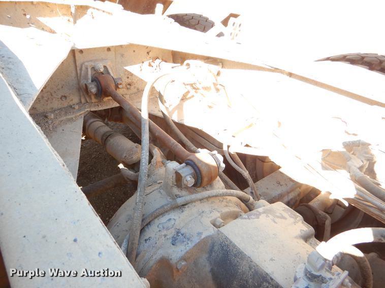 image for item DD8977 1995 International Paystar 5000 truck cab and chassis