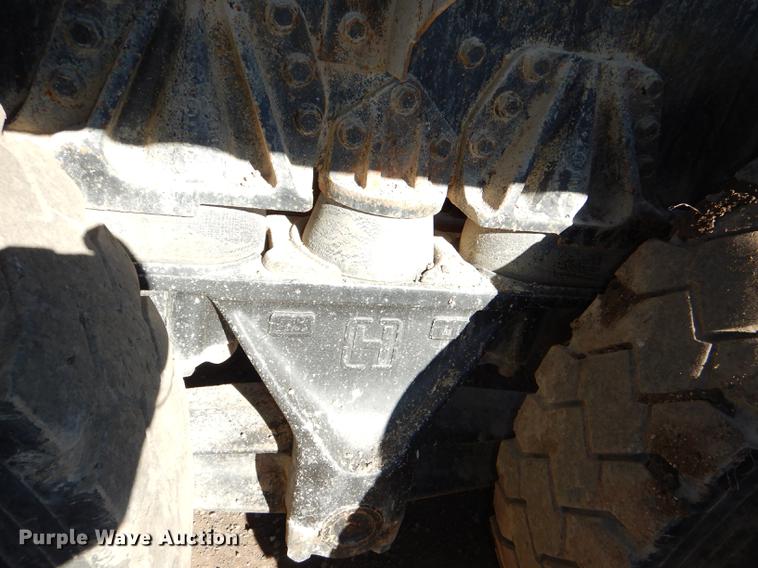 image for item DD8977 1995 International Paystar 5000 truck cab and chassis