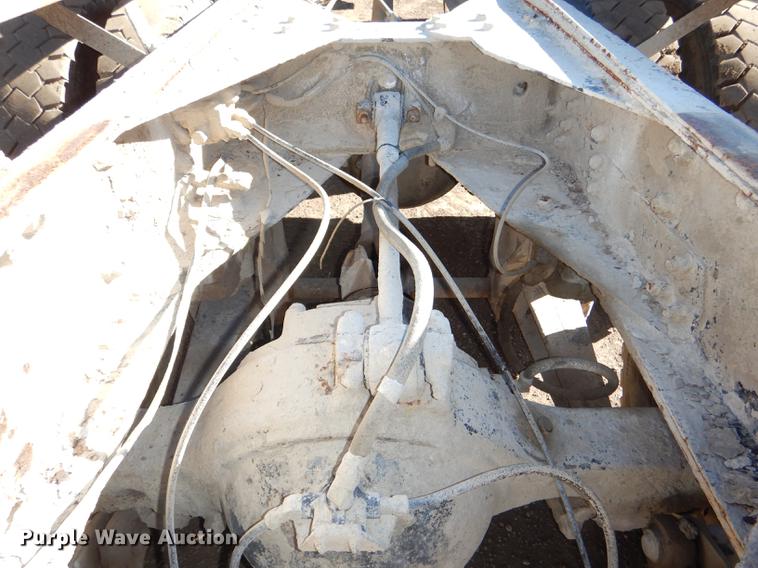 image for item DD8977 1995 International Paystar 5000 truck cab and chassis