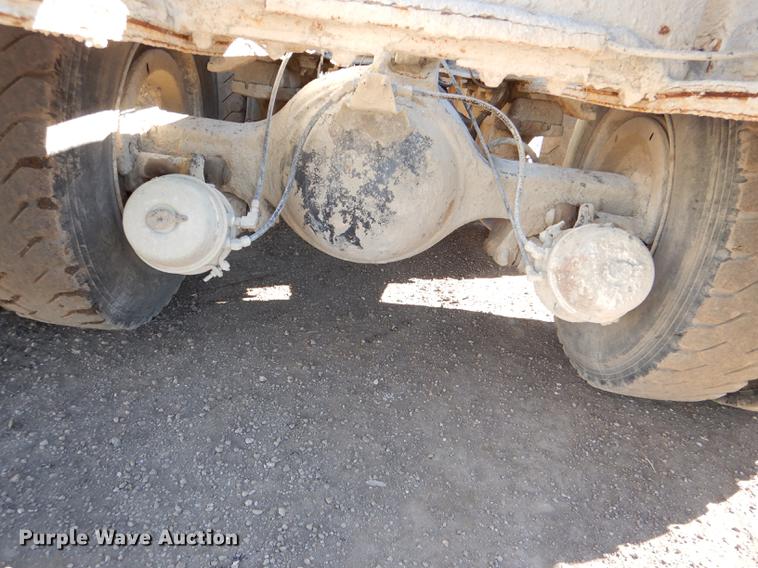 image for item DD8977 1995 International Paystar 5000 truck cab and chassis