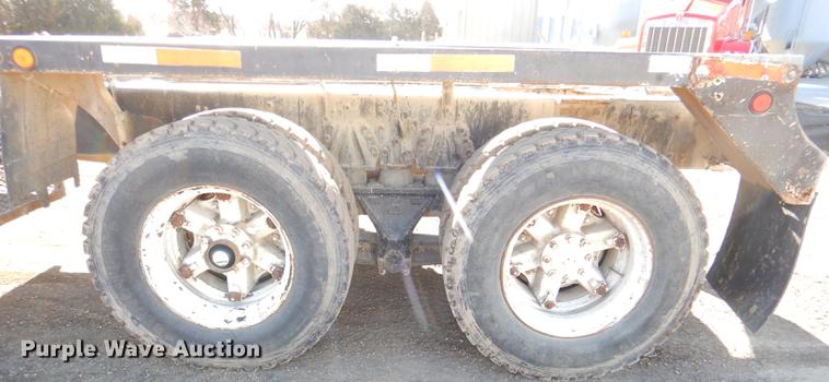 image for item DD8977 1995 International Paystar 5000 truck cab and chassis