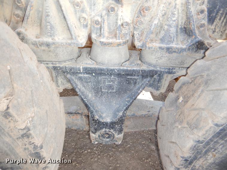 image for item DD8977 1995 International Paystar 5000 truck cab and chassis