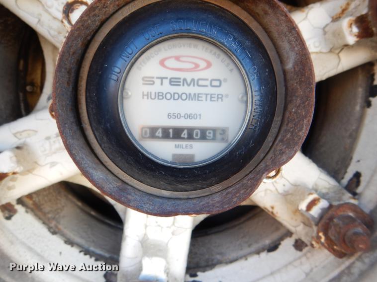 image for item DD8977 1995 International Paystar 5000 truck cab and chassis