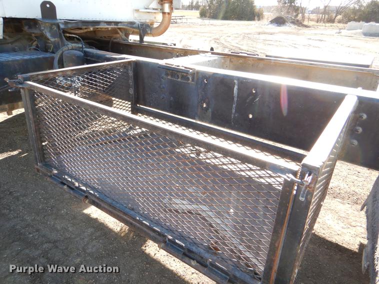 image for item DD8977 1995 International Paystar 5000 truck cab and chassis