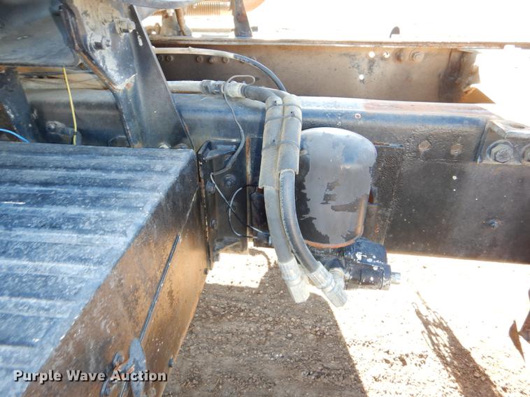 image for item DD8977 1995 International Paystar 5000 truck cab and chassis