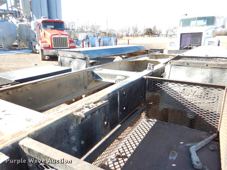 image for item DD8977 1995 International Paystar 5000 truck cab and chassis