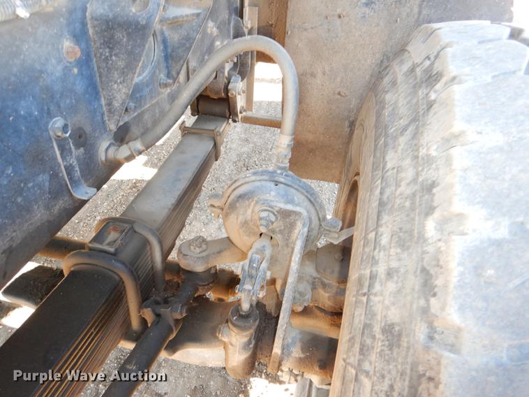 image for item DD8977 1995 International Paystar 5000 truck cab and chassis