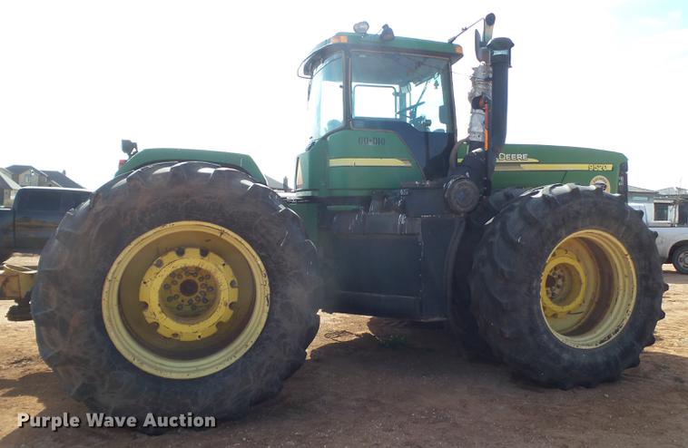 image for item EI9734 2002 John Deere 9520 4WD tractor