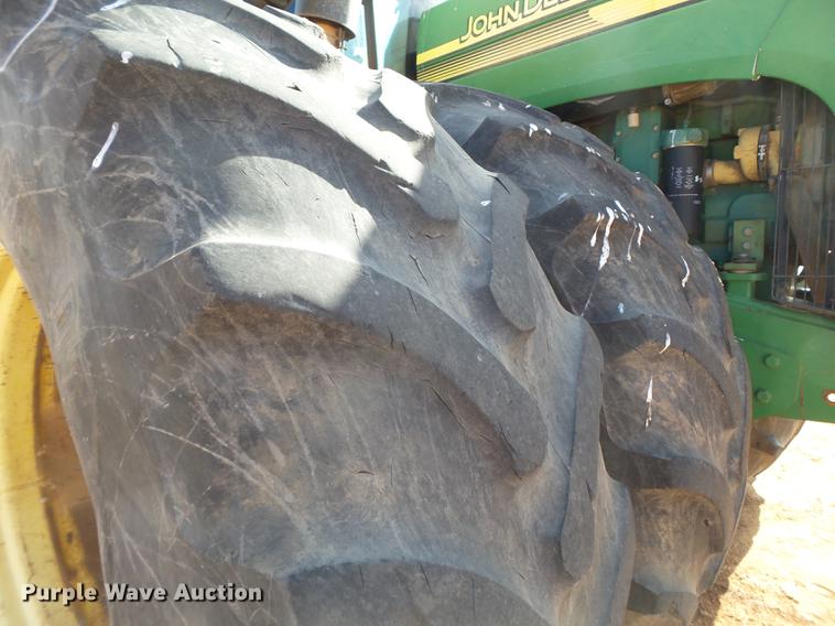 image for item EI9734 2002 John Deere 9520 4WD tractor