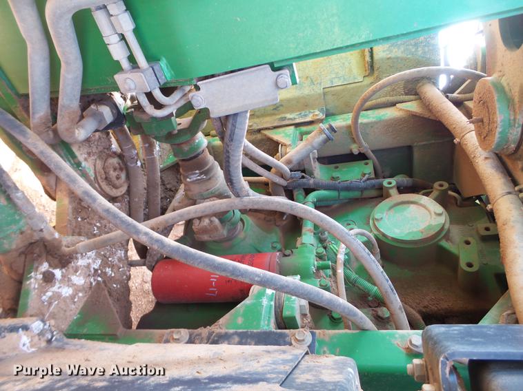 image for item EI9734 2002 John Deere 9520 4WD tractor