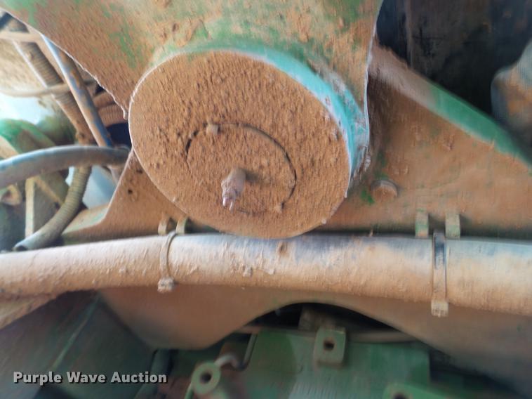 image for item EI9734 2002 John Deere 9520 4WD tractor