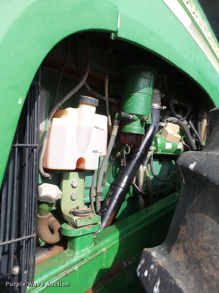 image for item EI9734 2002 John Deere 9520 4WD tractor