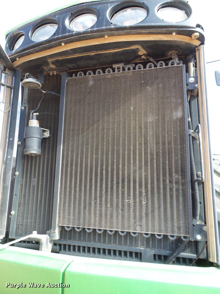 image for item EI9734 2002 John Deere 9520 4WD tractor