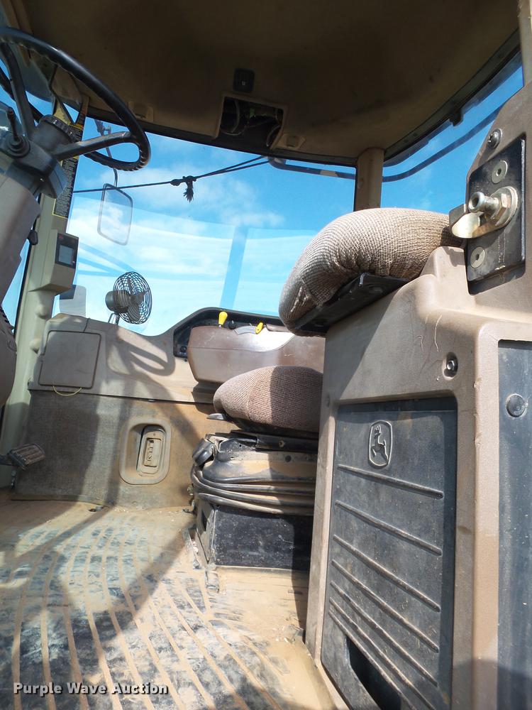 image for item EI9734 2002 John Deere 9520 4WD tractor