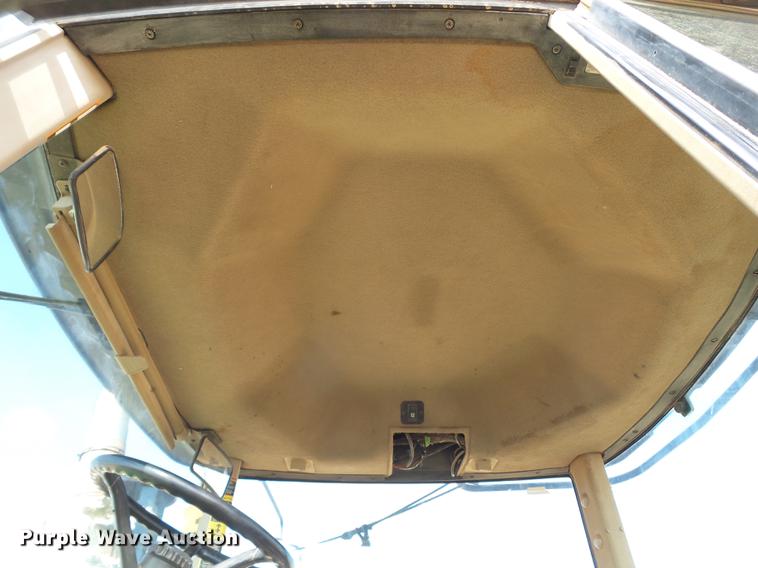 image for item EI9734 2002 John Deere 9520 4WD tractor