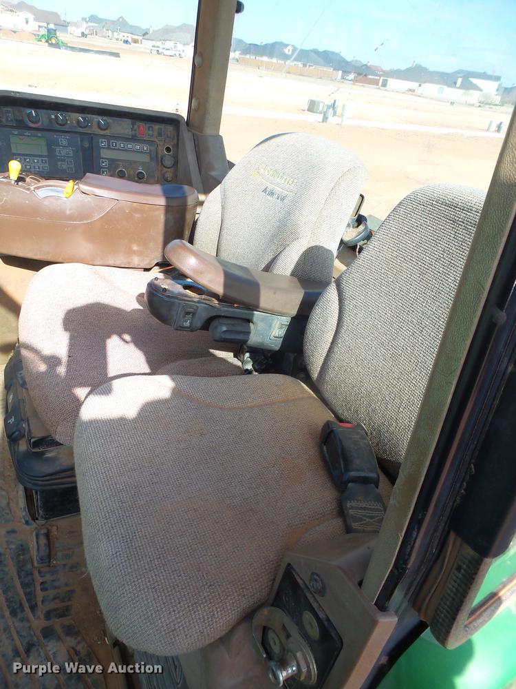 image for item EI9734 2002 John Deere 9520 4WD tractor