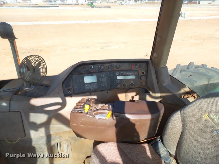 image for item EI9734 2002 John Deere 9520 4WD tractor