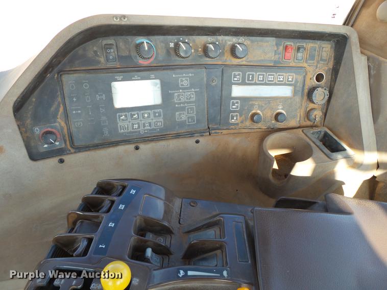 image for item EI9734 2002 John Deere 9520 4WD tractor