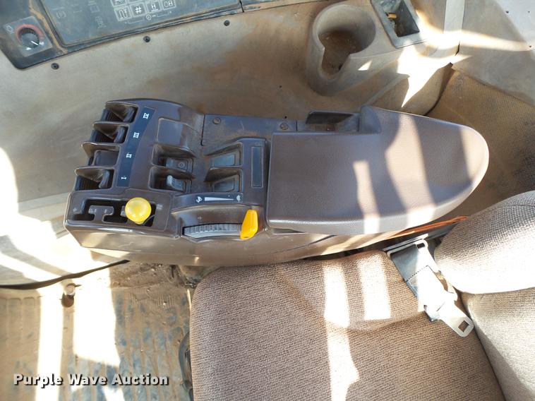 image for item EI9734 2002 John Deere 9520 4WD tractor