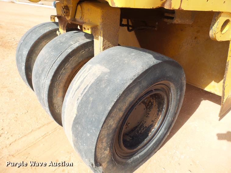 image for item EI9735 2010 Caterpillar PS360C pneumatic roller