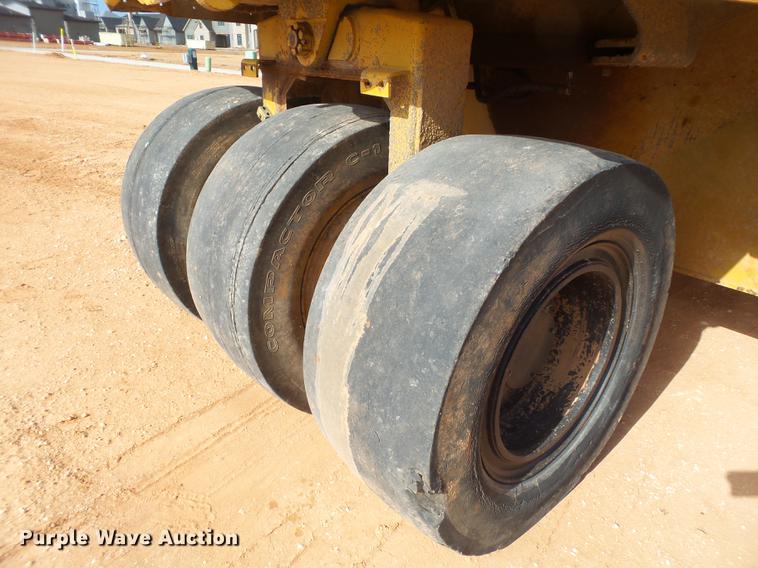 image for item EI9735 2010 Caterpillar PS360C pneumatic roller