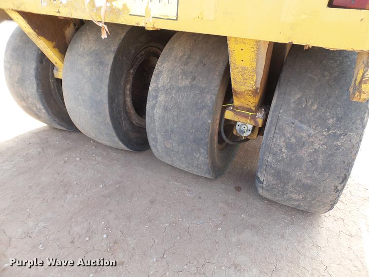 image for item EI9735 2010 Caterpillar PS360C pneumatic roller