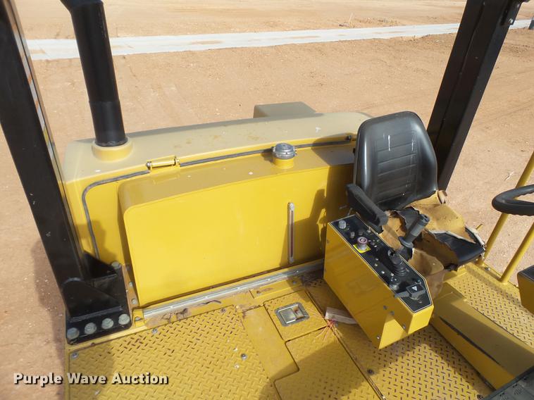 image for item EI9735 2010 Caterpillar PS360C pneumatic roller