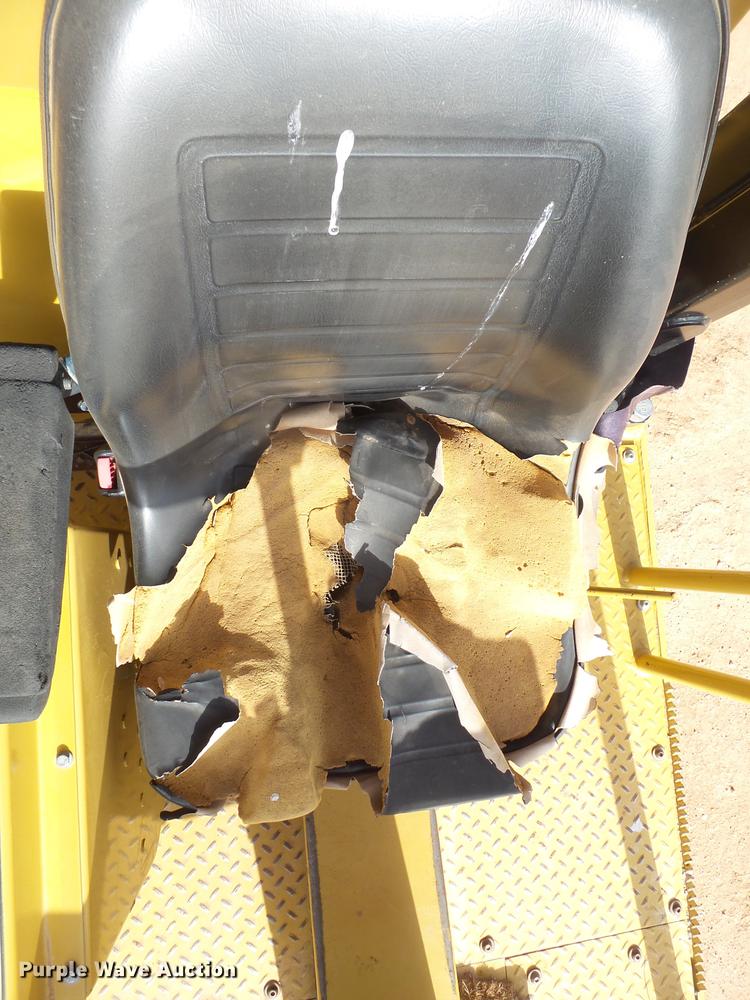 image for item EI9735 2010 Caterpillar PS360C pneumatic roller