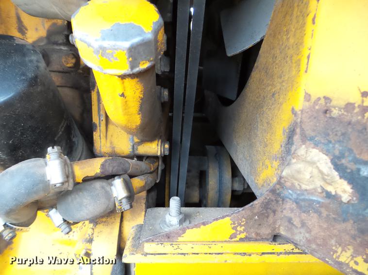 image for item EJ9000 John Deere 570A motor grader