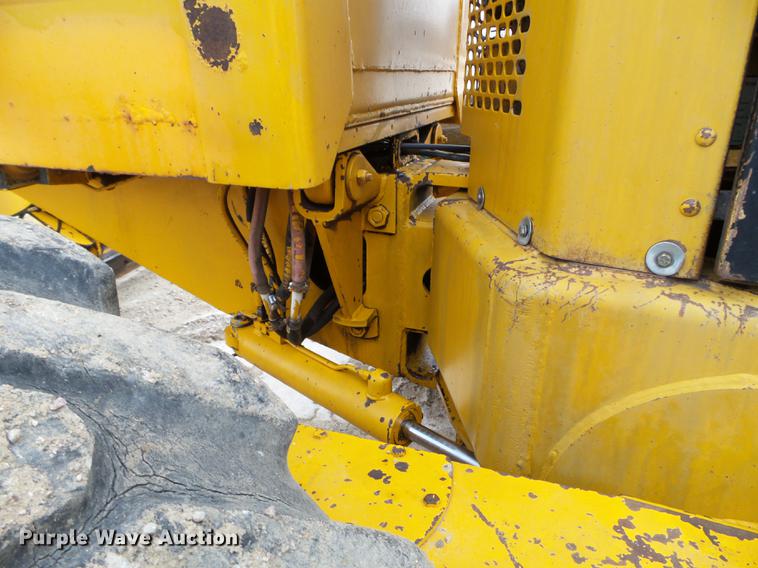 image for item EJ9000 John Deere 570A motor grader