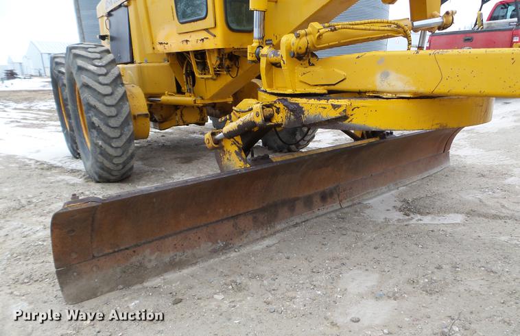 image for item EJ9000 John Deere 570A motor grader