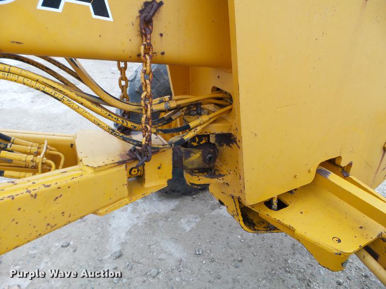 image for item EJ9000 John Deere 570A motor grader