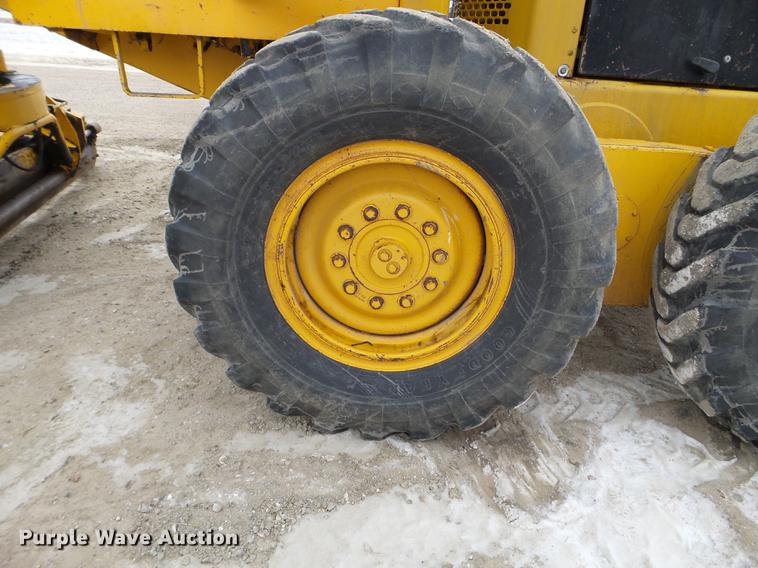 image for item EJ9000 John Deere 570A motor grader