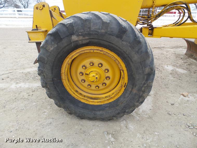 image for item EJ9000 John Deere 570A motor grader