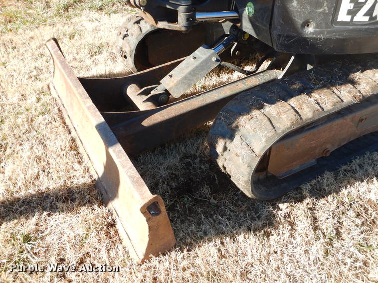 image for item ER9417 2014 Bobcat E26 mini excavator