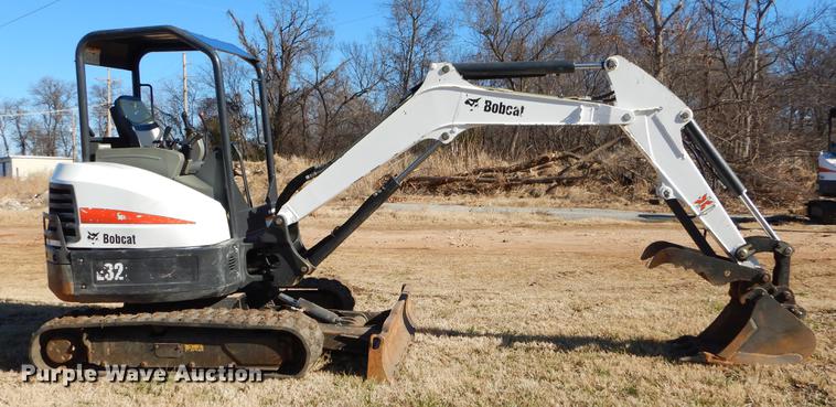 image for item ER9418 2015 Bobcat E32 mini excavator