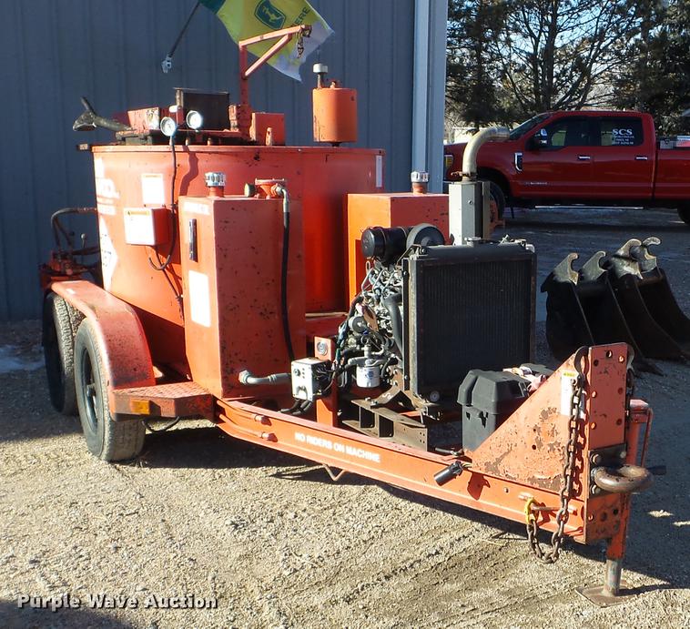 image for item EW9878 2000 Crafco EZ Pour 200D melter applicator