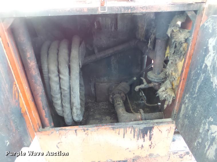 image for item EW9878 2000 Crafco EZ Pour 200D melter applicator