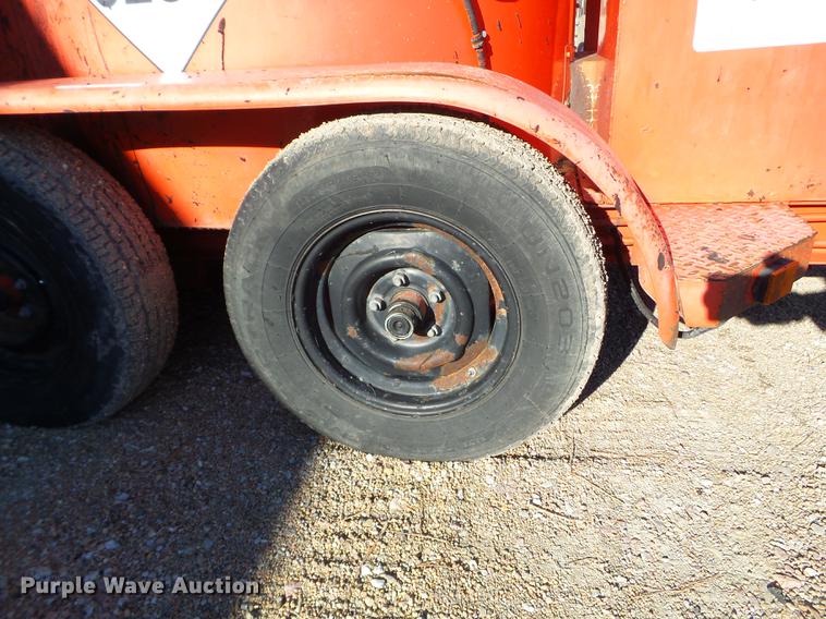 image for item EW9878 2000 Crafco EZ Pour 200D melter applicator