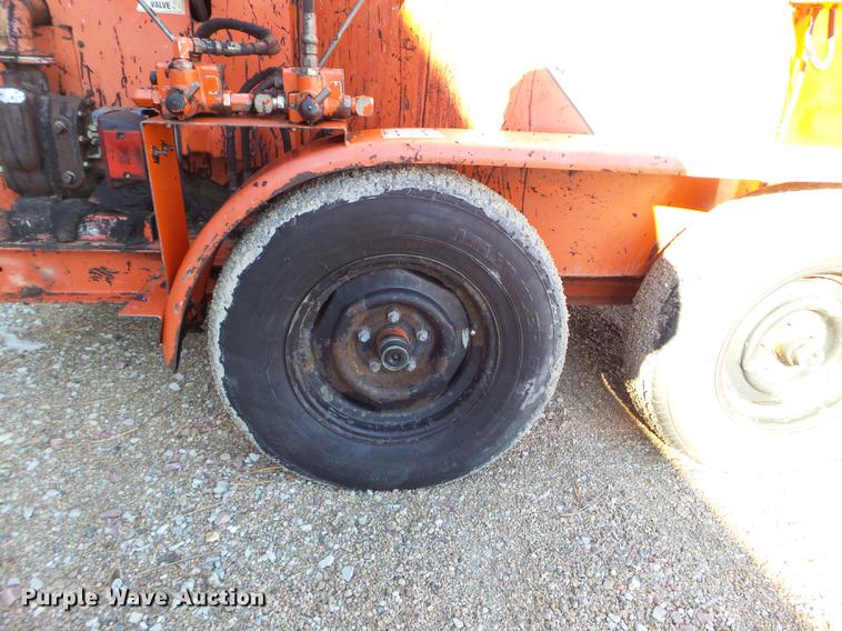 image for item EW9878 2000 Crafco EZ Pour 200D melter applicator