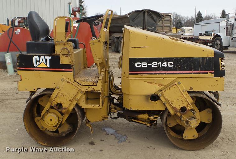 image for item EW9882 1994 Caterpillar CB-214C vibratory double drum roller