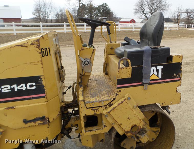 image for item EW9882 1994 Caterpillar CB-214C vibratory double drum roller