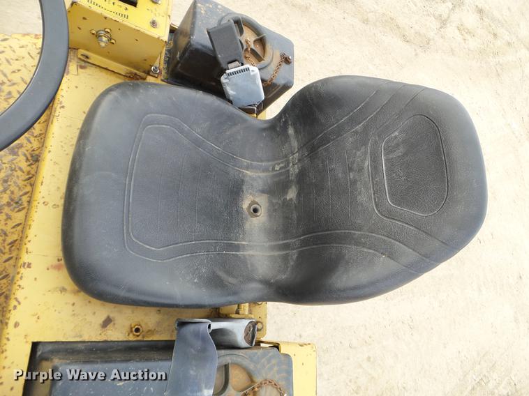 image for item EW9882 1994 Caterpillar CB-214C vibratory double drum roller