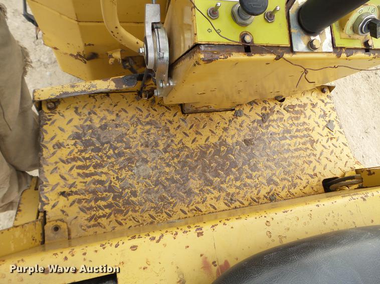 image for item EW9882 1994 Caterpillar CB-214C vibratory double drum roller