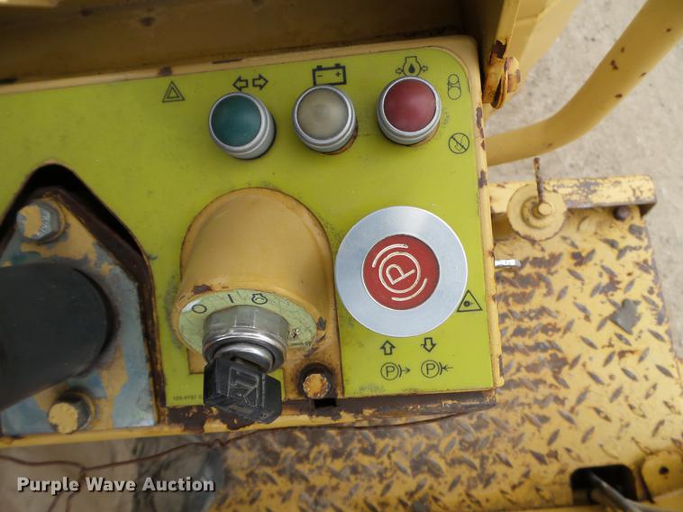 image for item EW9882 1994 Caterpillar CB-214C vibratory double drum roller