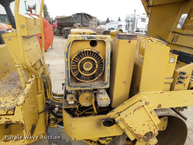 image for item EW9882 1994 Caterpillar CB-214C vibratory double drum roller