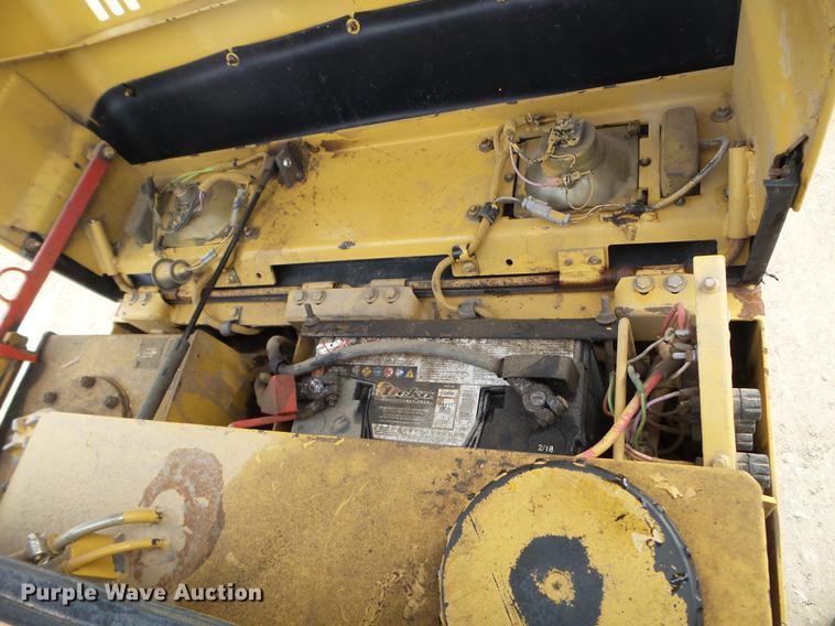 image for item EW9882 1994 Caterpillar CB-214C vibratory double drum roller