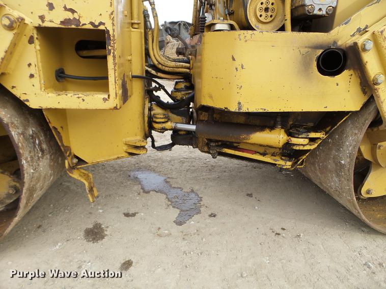 image for item EW9882 1994 Caterpillar CB-214C vibratory double drum roller