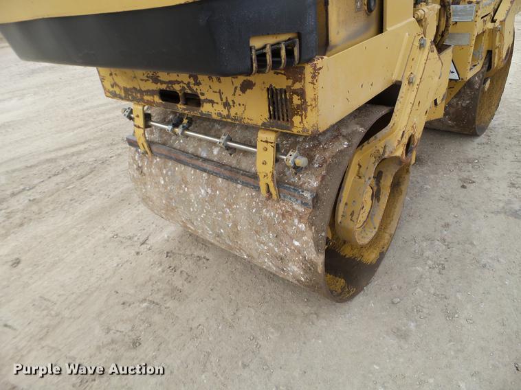 image for item EW9882 1994 Caterpillar CB-214C vibratory double drum roller