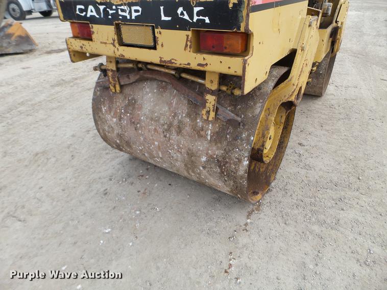 image for item EW9882 1994 Caterpillar CB-214C vibratory double drum roller